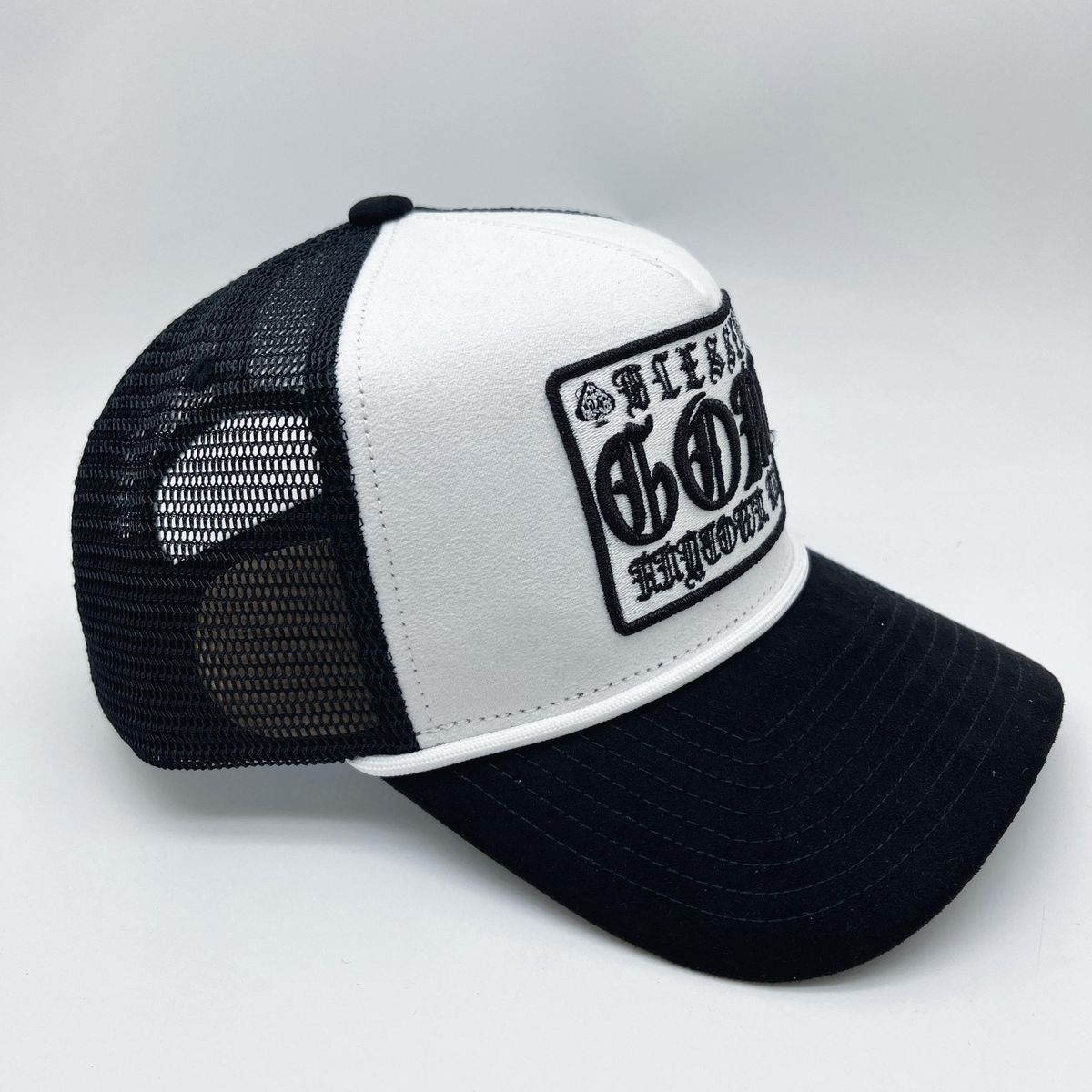 GOAT TRUCKER - WHITE/BLACK (SUEDE)